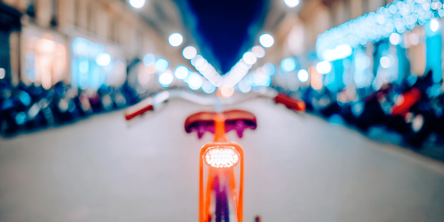Mikromobilität – E‑Scooter bei Nacht