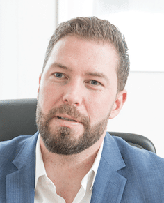 Malte Christesen, Versicherungsmakler im Büro